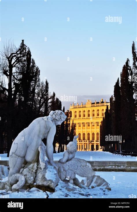 Schonbrunn palace winter hi-res stock photography and images - Alamy