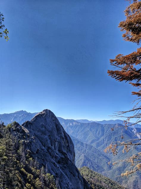 Moro Rock, Sequoia National Park, California [OC][3036x4048] : r/EarthPorn