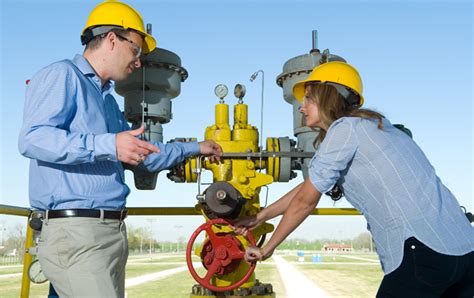 Career In Petroleum Engineering: Courses, Admission, Salary