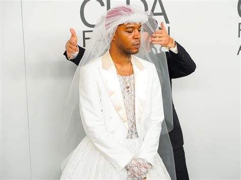 Kid Cudi Dress - Kid Cudi Is Bold In Lace Wedding Dress And Sneakers At ...