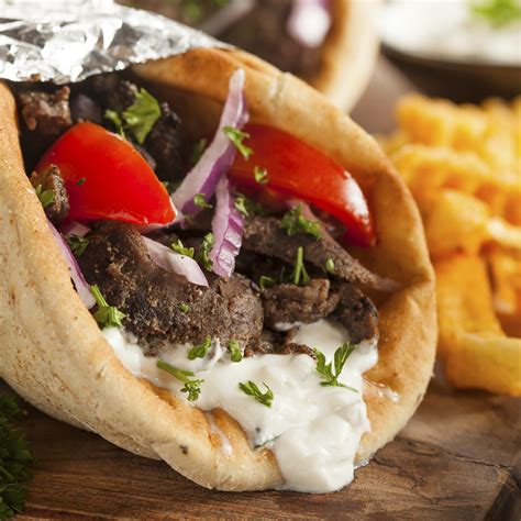 Receitas de pao pita | Sandwich grec, Recette gyro, Nourriture grecque