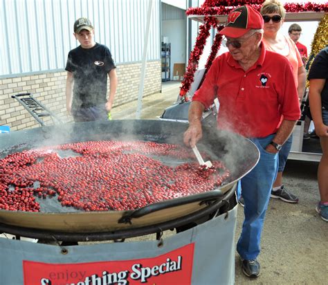 Warrens Cranberry Festival | Travel Wisconsin