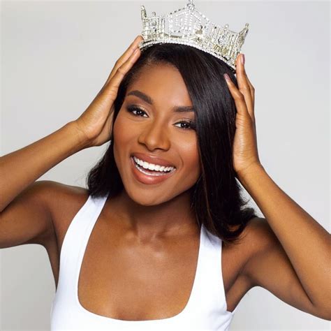 These Black Beauty Influencers Showed Us Royalty With Their Crowns