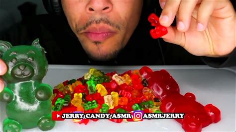 ASMR GIANT GUMMY BEARS REGULAR GUMMY BEARS CANDY MUKBANG EATING SOUNDS JERRY CHEWY SWEETS - YouTube