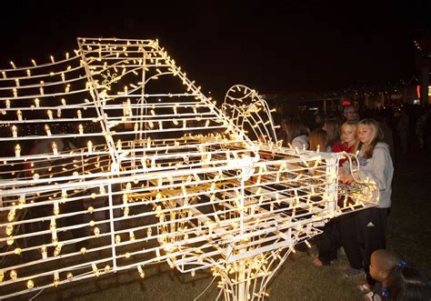 Graceland Christmas Lights 2024 - Lucie Robenia