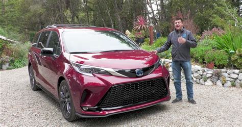 The 2022 Toyota Sienna Hybrid Is the Perfect Bridge to an All-Electric ...