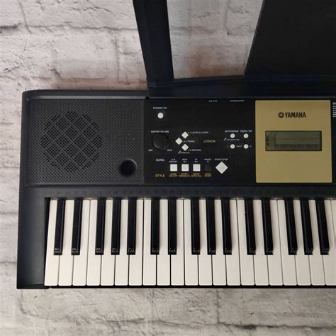 Yamaha 61-key Digital Keyboard w/ power supply - Evolution Music