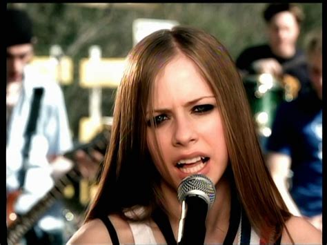 Avril Lavigne- 'Complicated' MV screencaps [HQ] - Music Image (19849908 ...