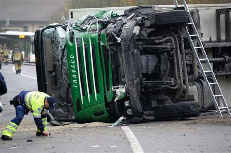 Swiss police say severe crash leaves several dead, seriously injured | Fox News