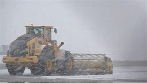 Michigan under winter storm warning as snow piles up - Good Morning America