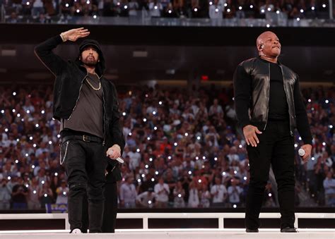 Eminem kneels at Super Bowl's high-wattage hip-hop halftime show | Reuters