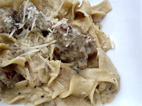 Southern Girl. City Swirl.: Easy Meatball (or Ground Beef) Stroganoff