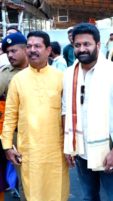 Rishab Shetty seeks blessings at Siddhivinayak temple after Kantara's success; PHOTOS | PINKVILLA