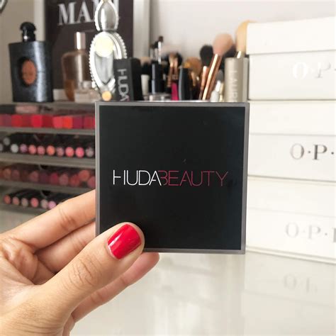 Huda Beauty's Easy Bake Powder | Review - Glossaholic