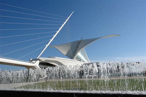 A Lakefront Art Museum: Iconic Santiago Calatrava–designed Quadracci ...