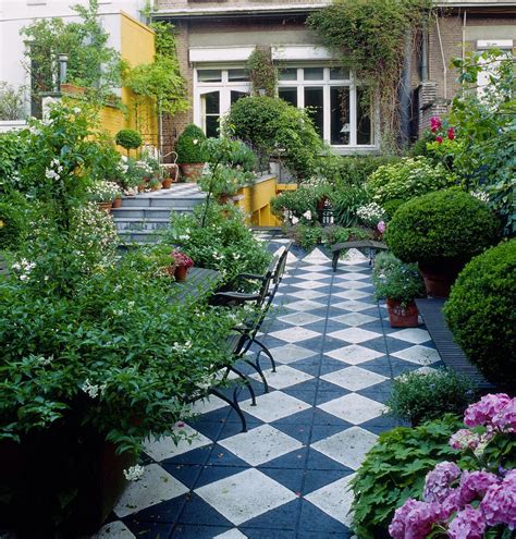 Design ideas to suit long, narrow gardens | Narrow garden, Sloped garden, Garden tiles
