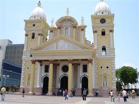 SITIOS TURISTICOS: BASILICA DE CHIQUINQUIRA