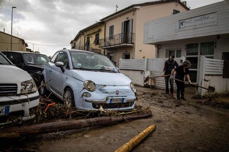 Flooding in Tuscany Leaves Six Dead - The New York Times