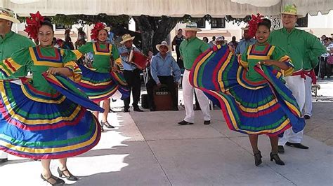 Puerto Plata ofrece cálida bienvenida en a cientos de turistas que viajan en el crucero Carnival ...