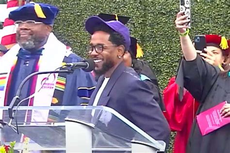 Kendrick Lamar Gives Surprise Commencement Address at Compton College | www.lovebscott.com