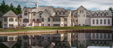 Massive Wisconsin mansion near Green Bay Packers QB Aaron Rodgers` home ...