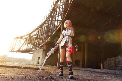 Final Fantasy 13 – Lightning (Claire Farron) Cosplay | Final fantasy cosplay, Best cosplay ...