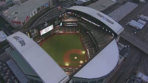 Chase Field roof open for World Series Game 3 between Diamondbacks and Rangers