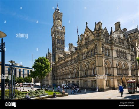 City Hall, Centenary Square, Bradford, West Yorkshire, England Stock Photo: 24364460 - Alamy