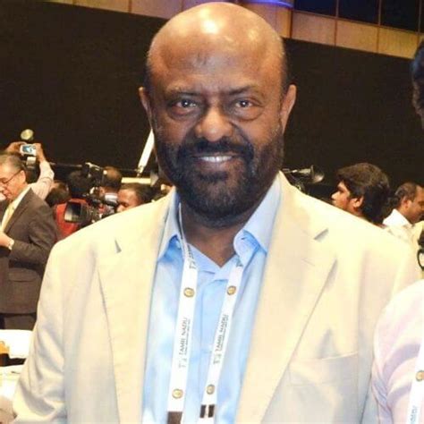 Shiv Nadar Biography - The Man Behind HCL Technologies' Success!