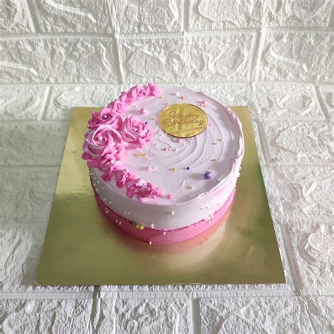 Vanilla Cake Decoration