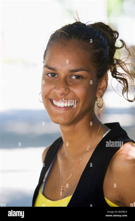 Aboriginal woman australia hi-res stock photography and images - Alamy