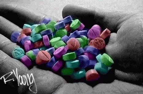 Pills GIFs - Find & Share on GIPHY