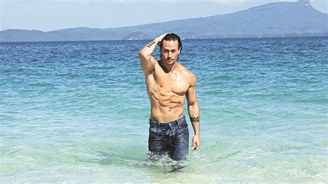 Tiger Shroff Bio, Height, Weight, Age, Family, Girlfriend And Facts ...