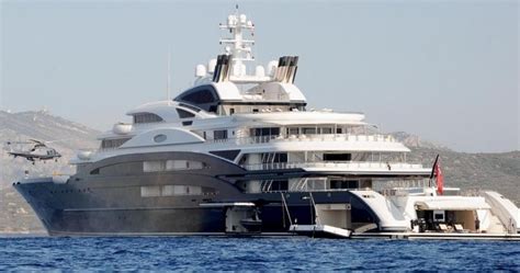 OCTOPUS YACHT - Paul Allen's Superyacht Octopus And Its Two Submarines