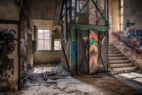 Top 10 Urban Exploration Photography Tips: The Ultimate Guide - noupe