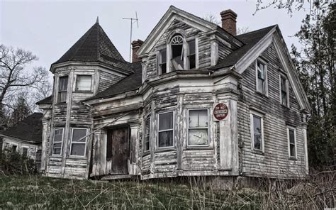 Abandoned Victorian style house [2145x1978] : AbandonedPorn