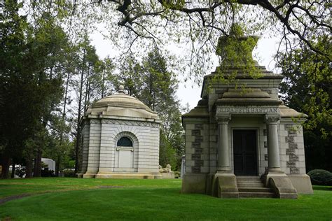 Woodlawn Cemetery: A Photo Essay | The Ramble