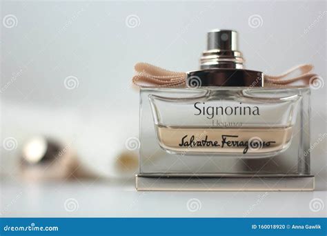 Signorina Eleganza perfume editorial image. Image of light - 160018920