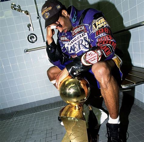 Sports Photographer Reveals His Most Iconic Picture of Late Lakers ...