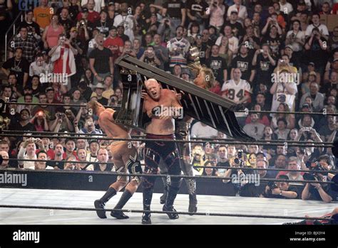 KANE WRESTLEMANIA 21 GOES HOLLYWOOD STAPLES CENTER LOS ANGELES USA 03 April 2005 Stock Photo - Alamy