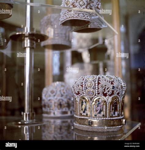 Kremlin museum jewels hi-res stock photography and images - Alamy