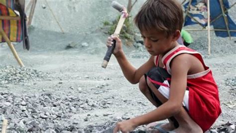 Mga batang nagbabanat ng buto sa quarrying sites, tampok sa 'Reporter's Notebook' | Public ...