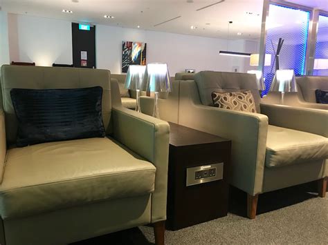 Review: British Airways Business Class Lounge - Singapore Changi ...