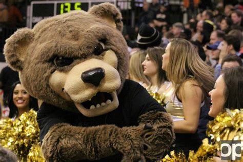 Meet the mascot: The Grizz – The Oakland Post