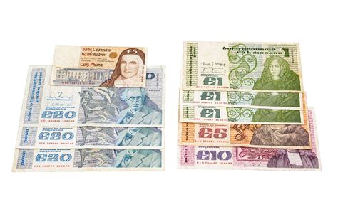 Lot 476 - A COLLECTION OF 8 SERIES 2 IRISH BANKNOTES,