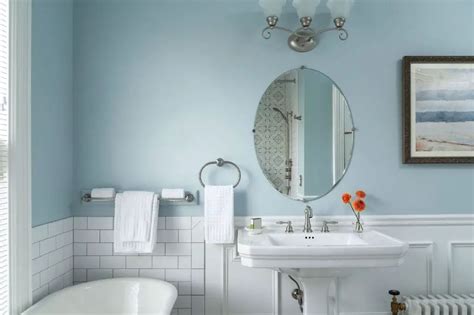 Which color is best for small bathroom?