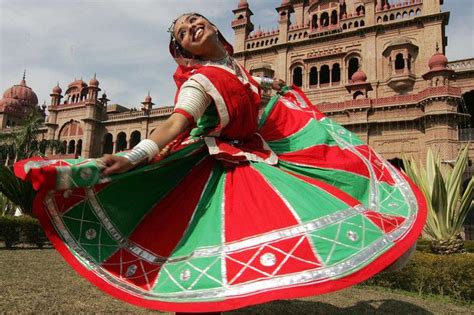 Ghoomar, a traditional dance of Bhil tribe in Rajasthan. International Dance, Bhangra, Dancing ...