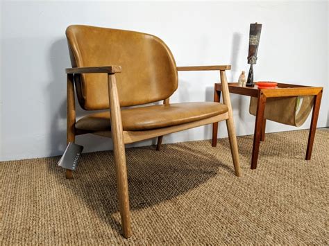 Contemporary Mid Century Modern Style Tan Leather Armchair, Oak Frame - EPOCH