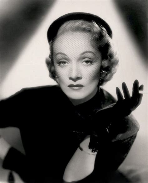 Marlene Dietrich as Lili Marleen | Portrait, Marlene dietrich, Classic ...