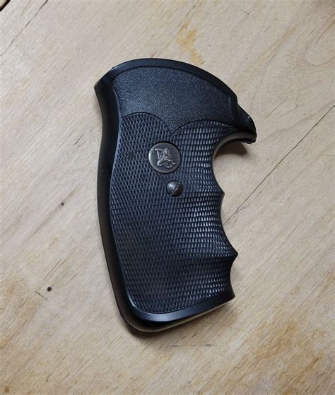 Pachmayr Gripper Grips for Taurus Model 65 66 82 83 Revolvers Values - MAVIN